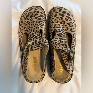 Alegria leopard slides size 40